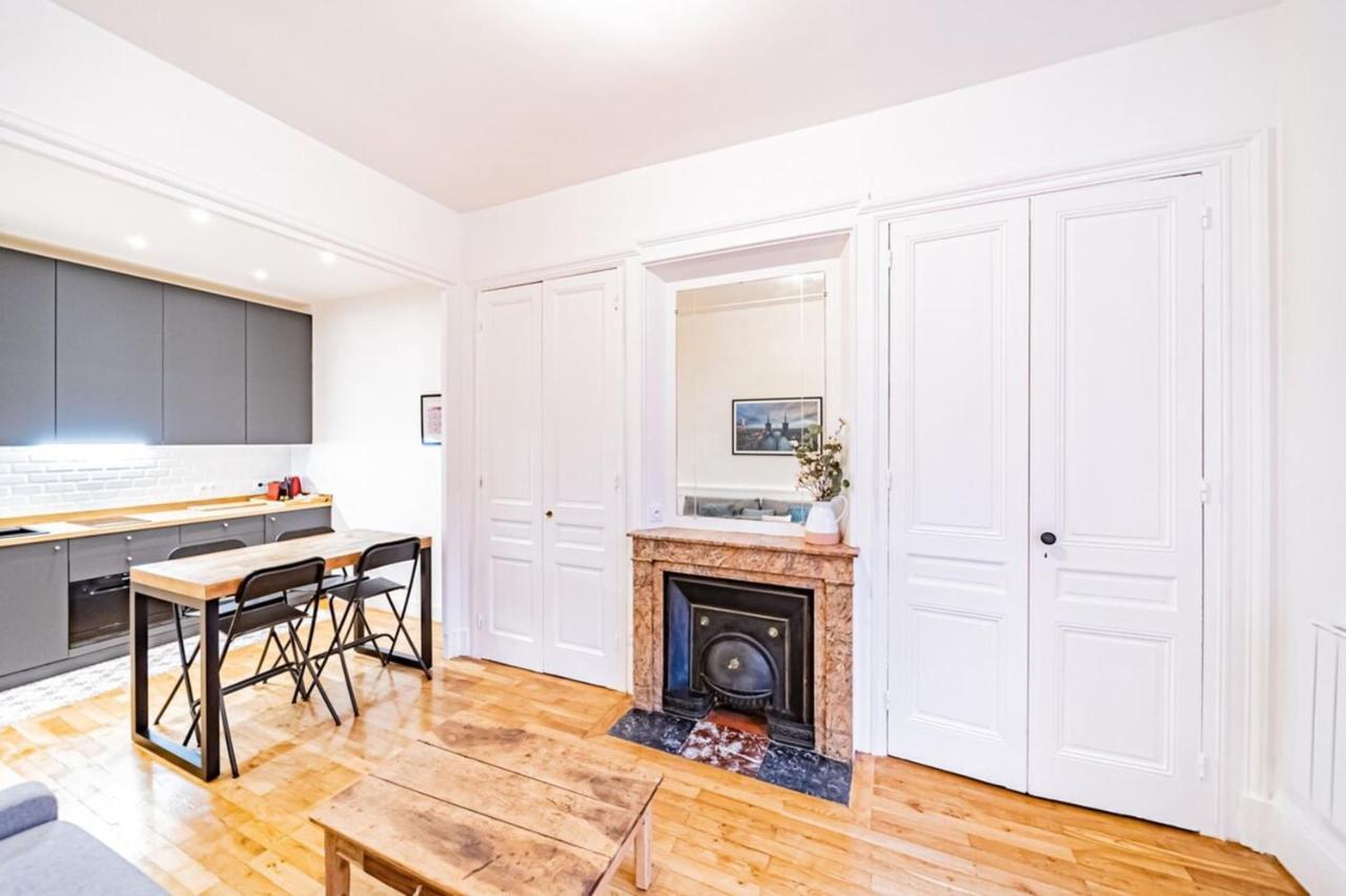 Aapartment With Character Parquet Flooring Fireplace - Charpennes วีเลอร์บาน ภายนอก รูปภาพ