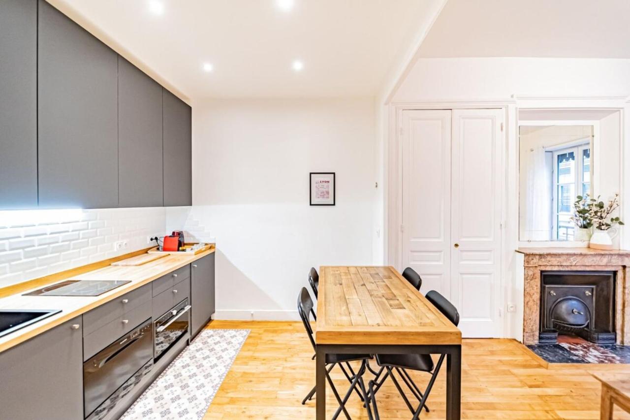 Aapartment With Character Parquet Flooring Fireplace - Charpennes วีเลอร์บาน ภายนอก รูปภาพ